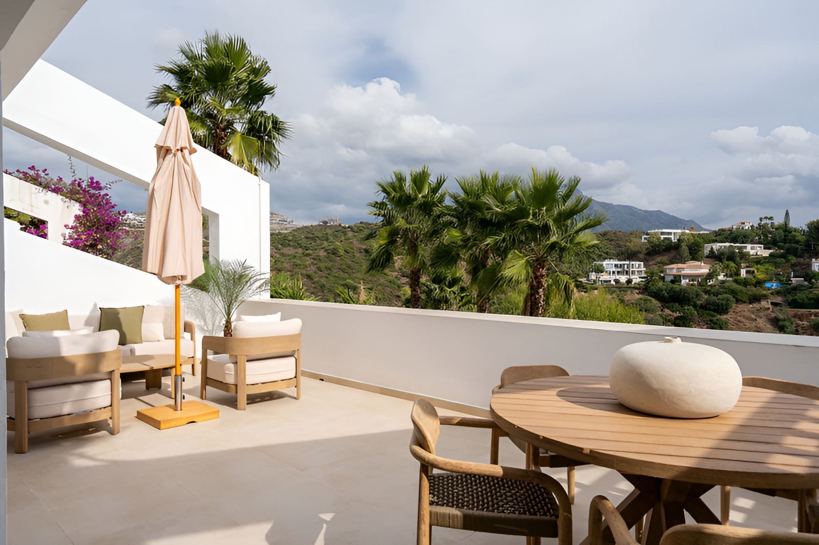 2 soverom Leilighet til salgs i La Quinta med svømmebasseng garasje - € 575 000 (Ref: 9726483)