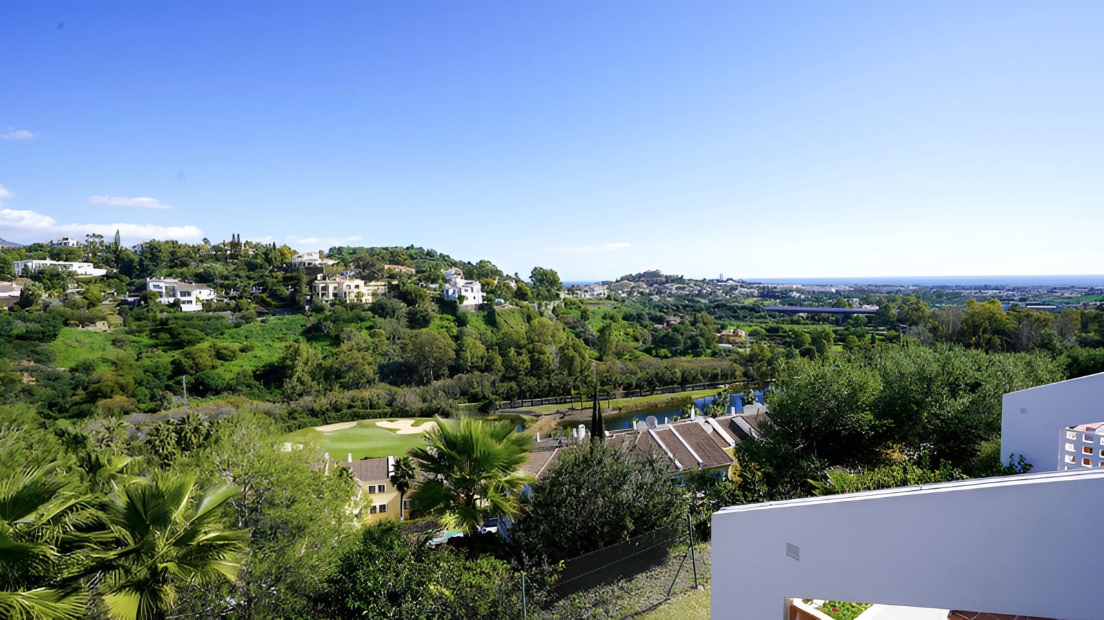 2 soverom Leilighet til salgs i La Quinta med svømmebasseng garasje - € 575 000 (Ref: 9726483)