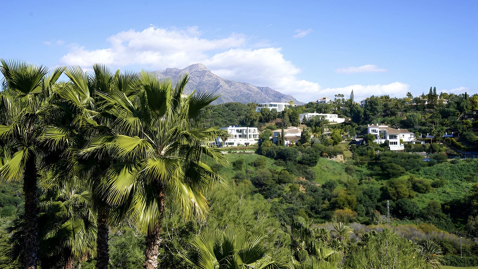 2 soverom Leilighet til salgs i La Quinta med svømmebasseng garasje - € 575 000 (Ref: 9726483)