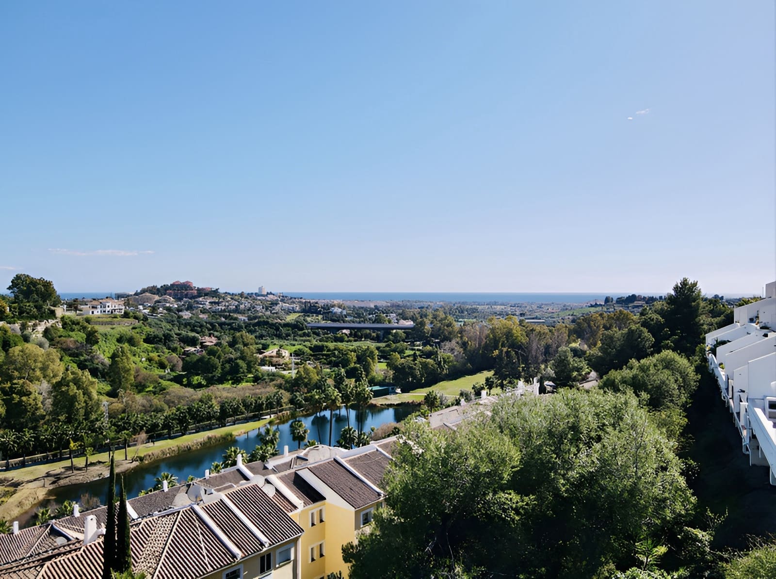 2 soverom Leilighet til salgs i La Quinta med svømmebasseng garasje - € 575 000 (Ref: 9726483)