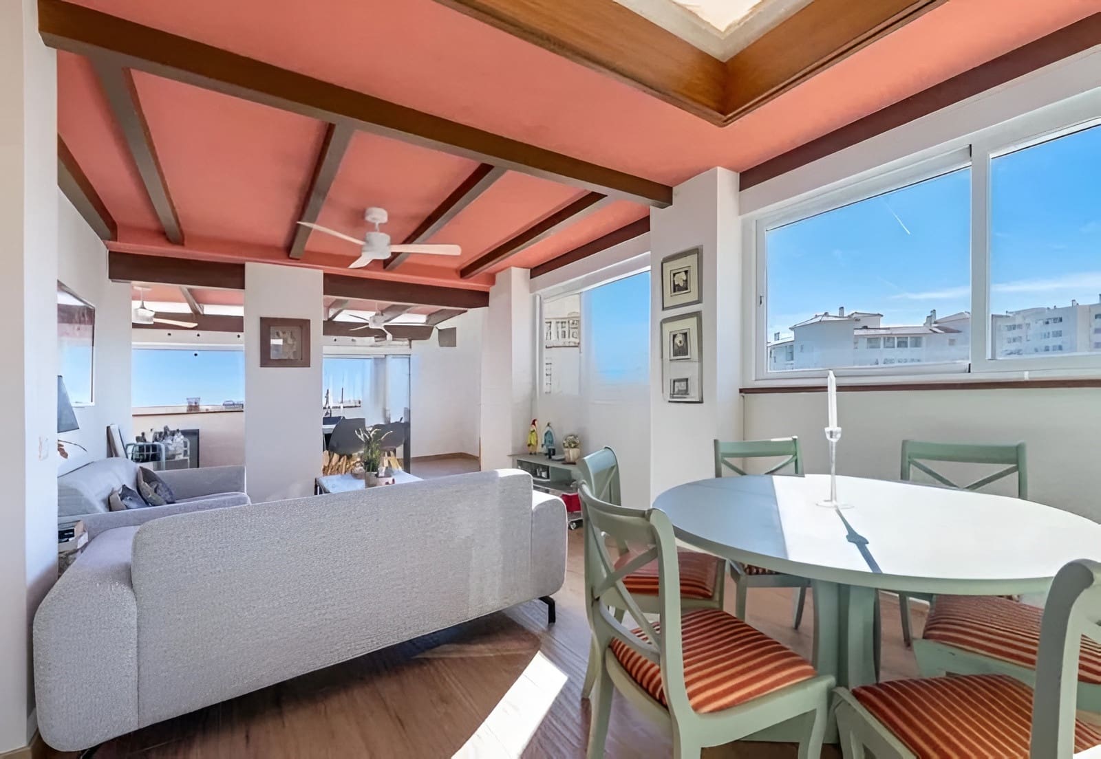 4 sypialnia Penthouse na sprzedaż w Arroyo de la Miel z basenem garażem - 565 000 € (Ref: 9726484)