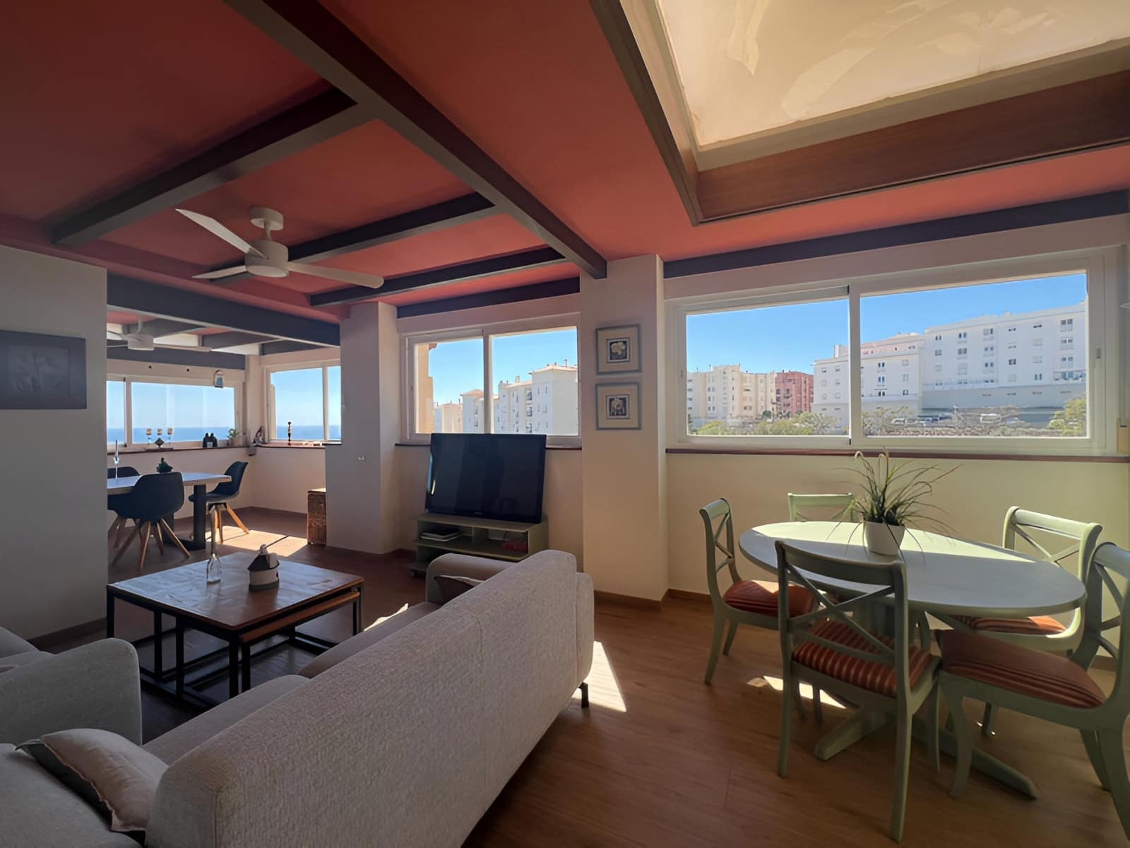 4 sypialnia Penthouse na sprzedaż w Arroyo de la Miel z basenem garażem - 565 000 € (Ref: 9726484)