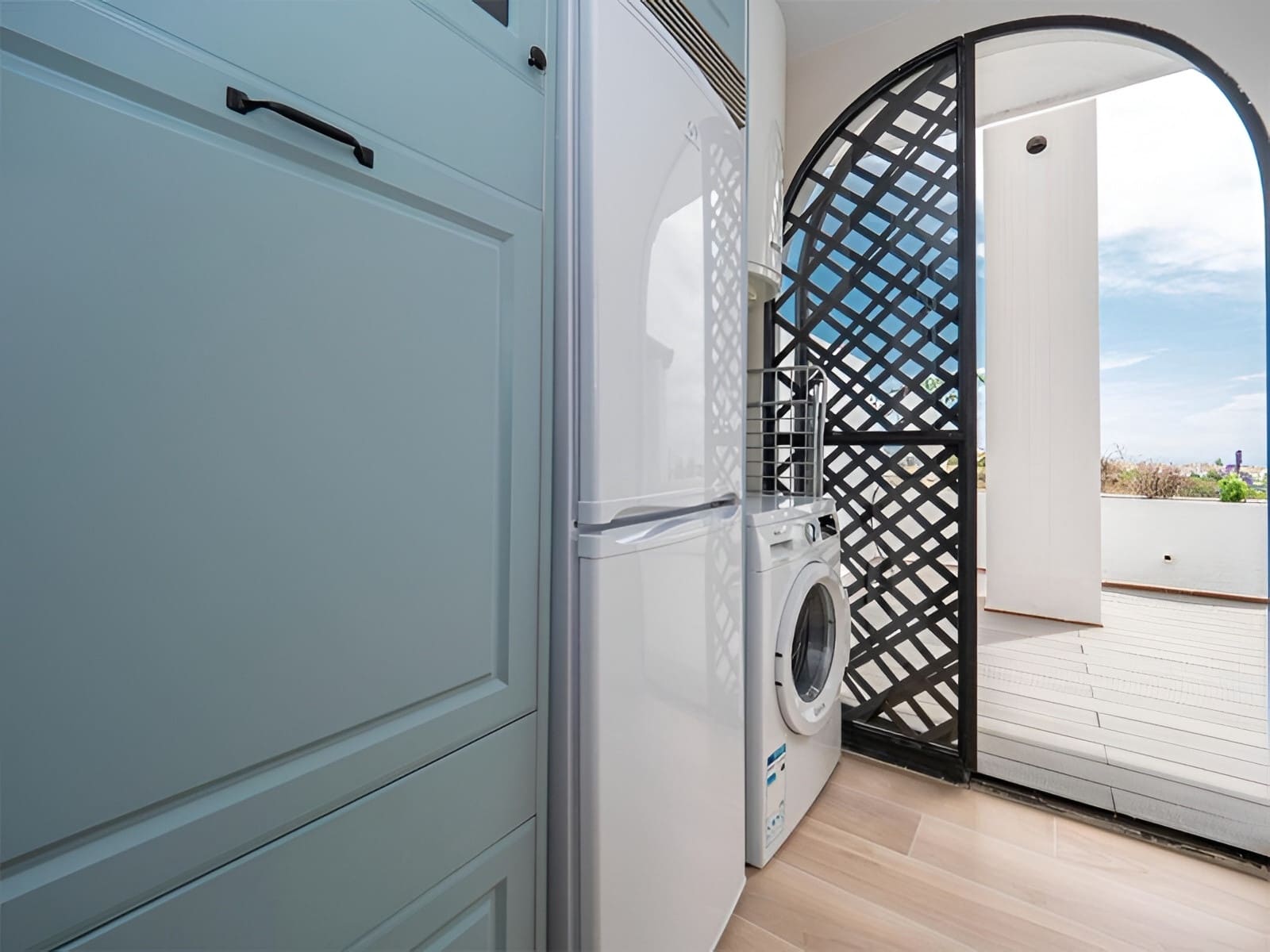 2 soverom Leilighet til salgs i Marbella med svømmebasseng garasje - € 550 000 (Ref: 9726485)