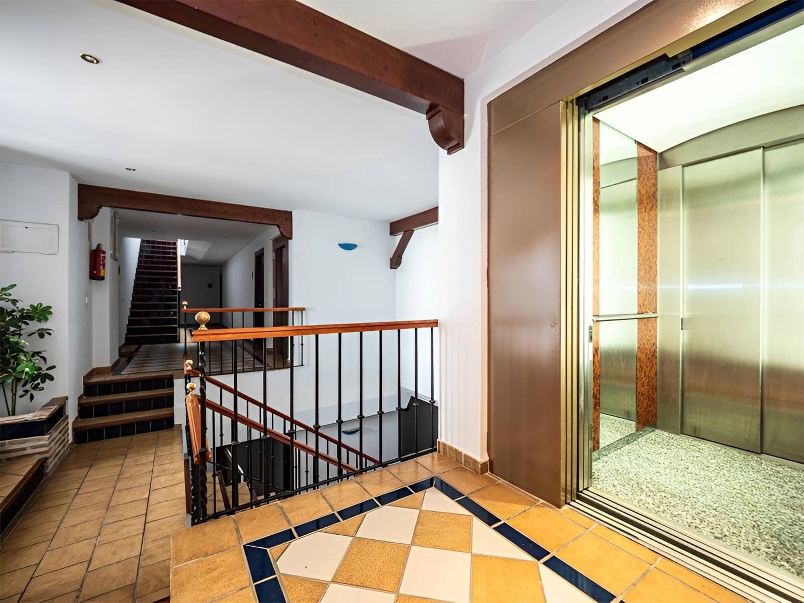 2 soverom Leilighet til salgs i Marbella med svømmebasseng garasje - € 550 000 (Ref: 9726485)