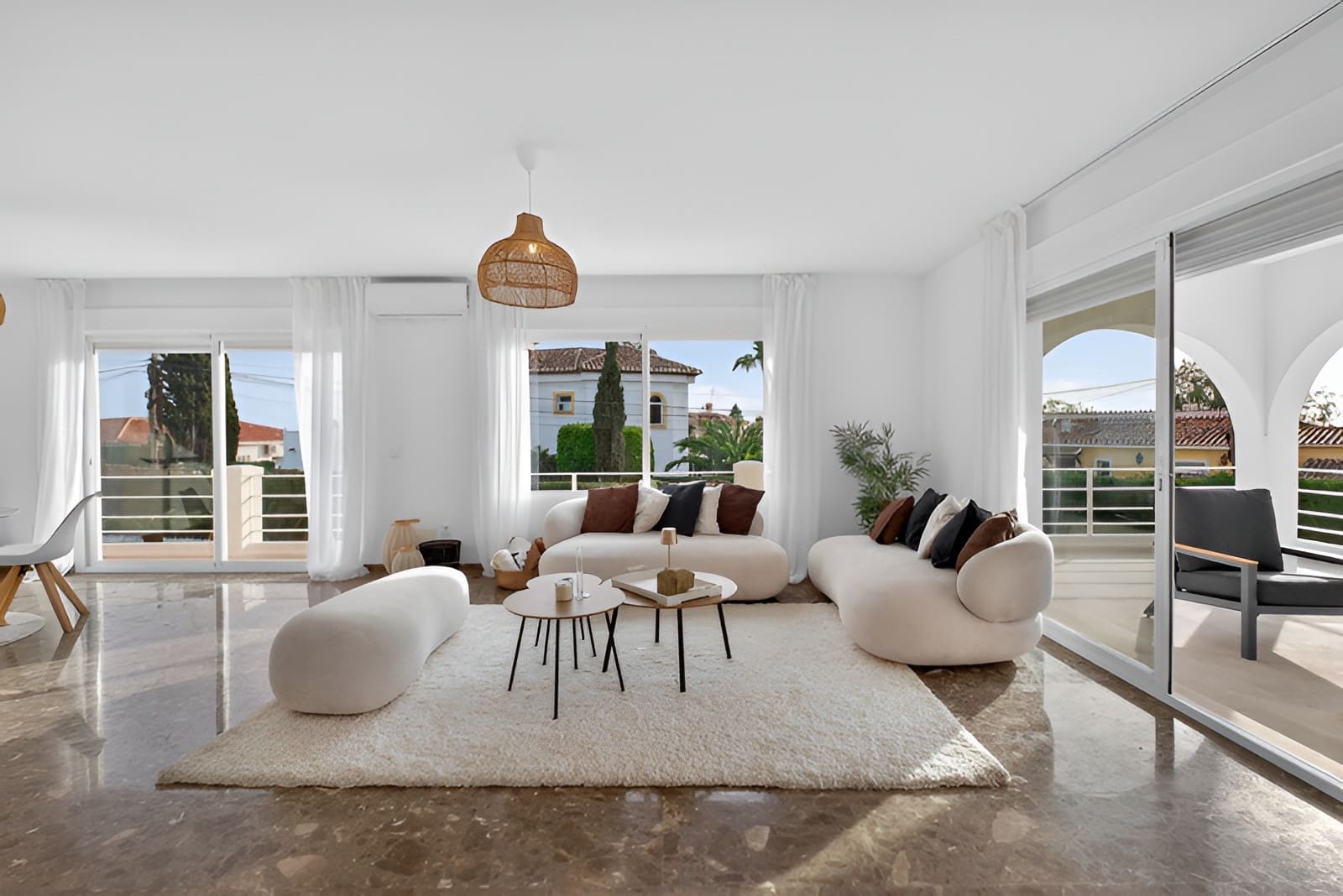 Chalet de 4 habitaciones en Marbella en venta con piscina garaje - 1.649.000 € (Ref: 9735325)