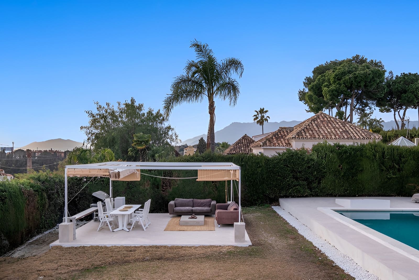 Chalet de 4 habitaciones en Marbella en venta con piscina garaje - 1.649.000 € (Ref: 9735325)