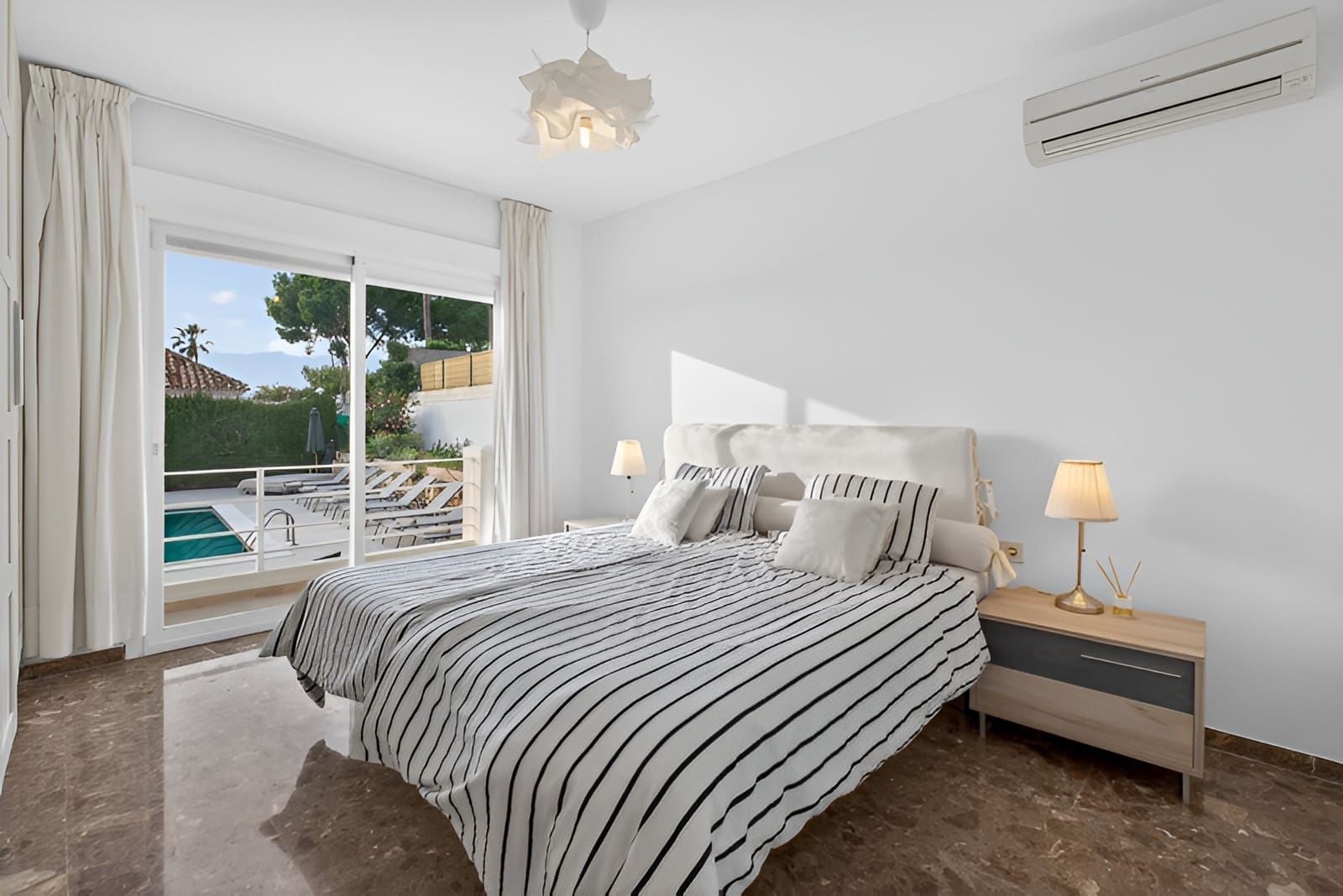 Chalet de 4 habitaciones en Marbella en venta con piscina garaje - 1.649.000 € (Ref: 9735325)