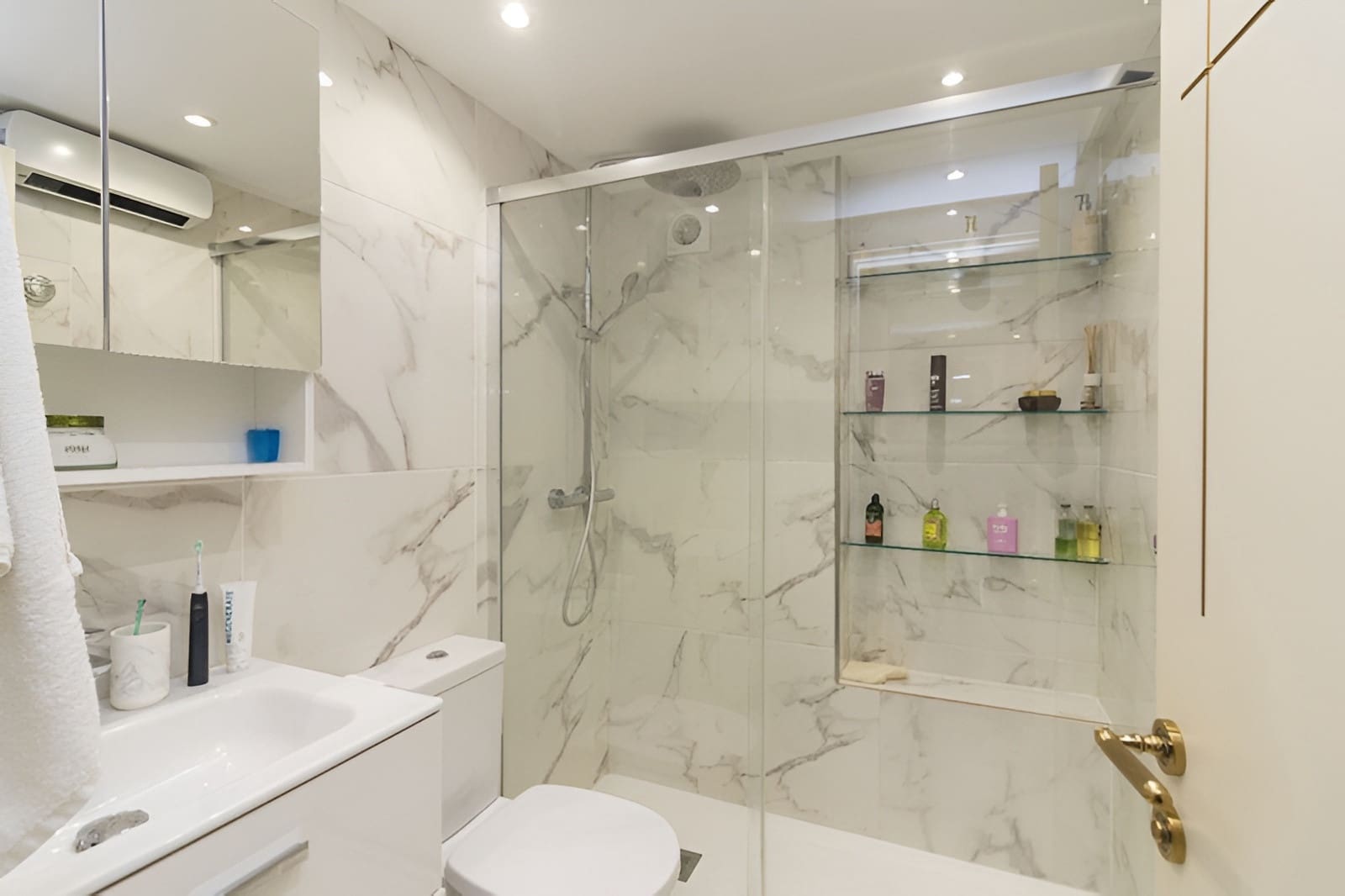 3 bedroom Apartment for sale in Puerto Banus with pool garage - € 1,100,000 (Ref: 9735326)