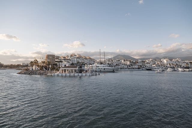 3 bedroom Apartment for sale in Puerto Banus, Marbella with pool garage - € 1,100,000 (Ref: 9735326)