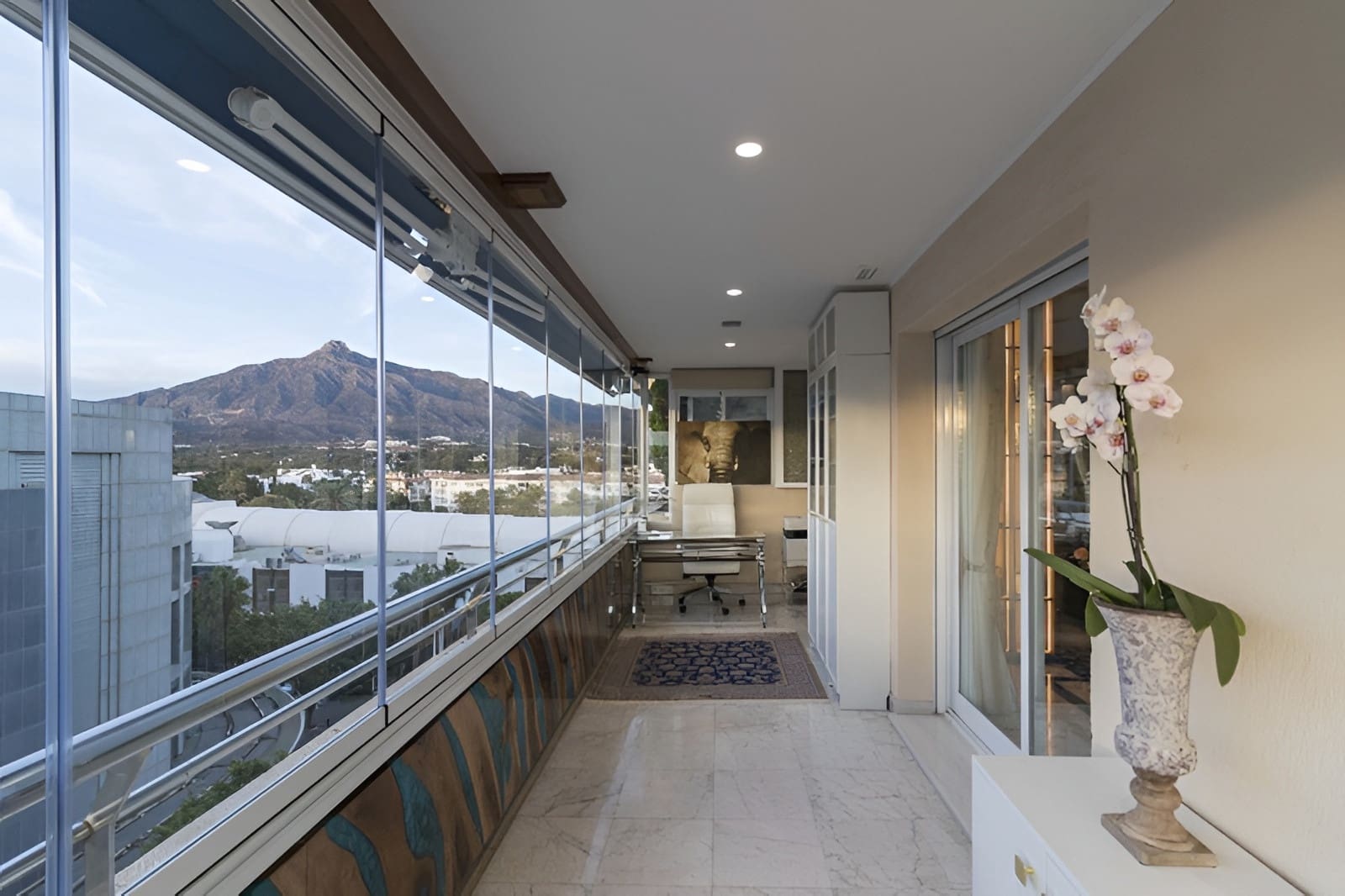 3 bedroom Apartment for sale in Puerto Banus with pool garage - € 1,100,000 (Ref: 9735326)