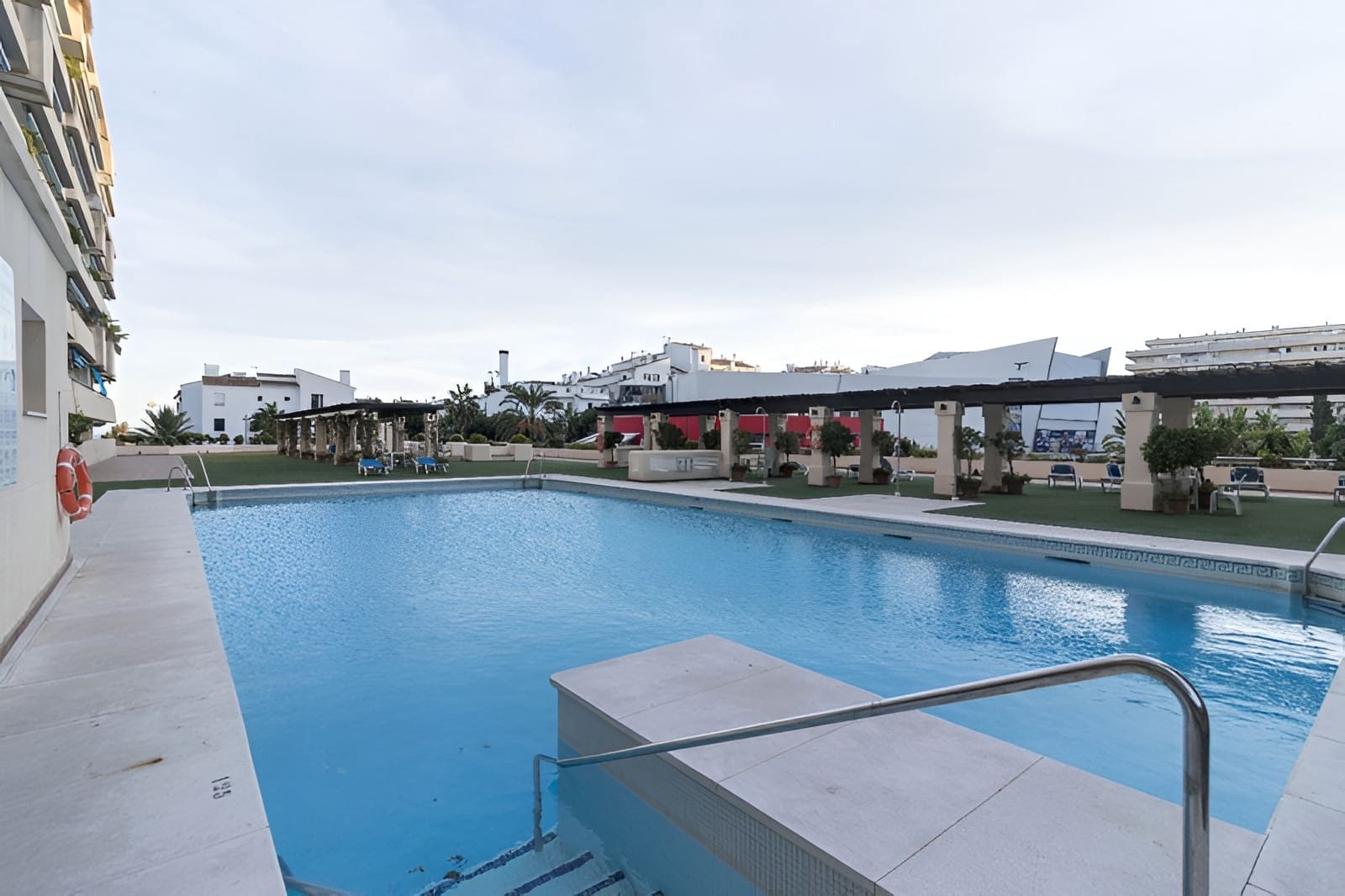 3 bedroom Apartment for sale in Puerto Banus with pool garage - € 1,100,000 (Ref: 9735326)