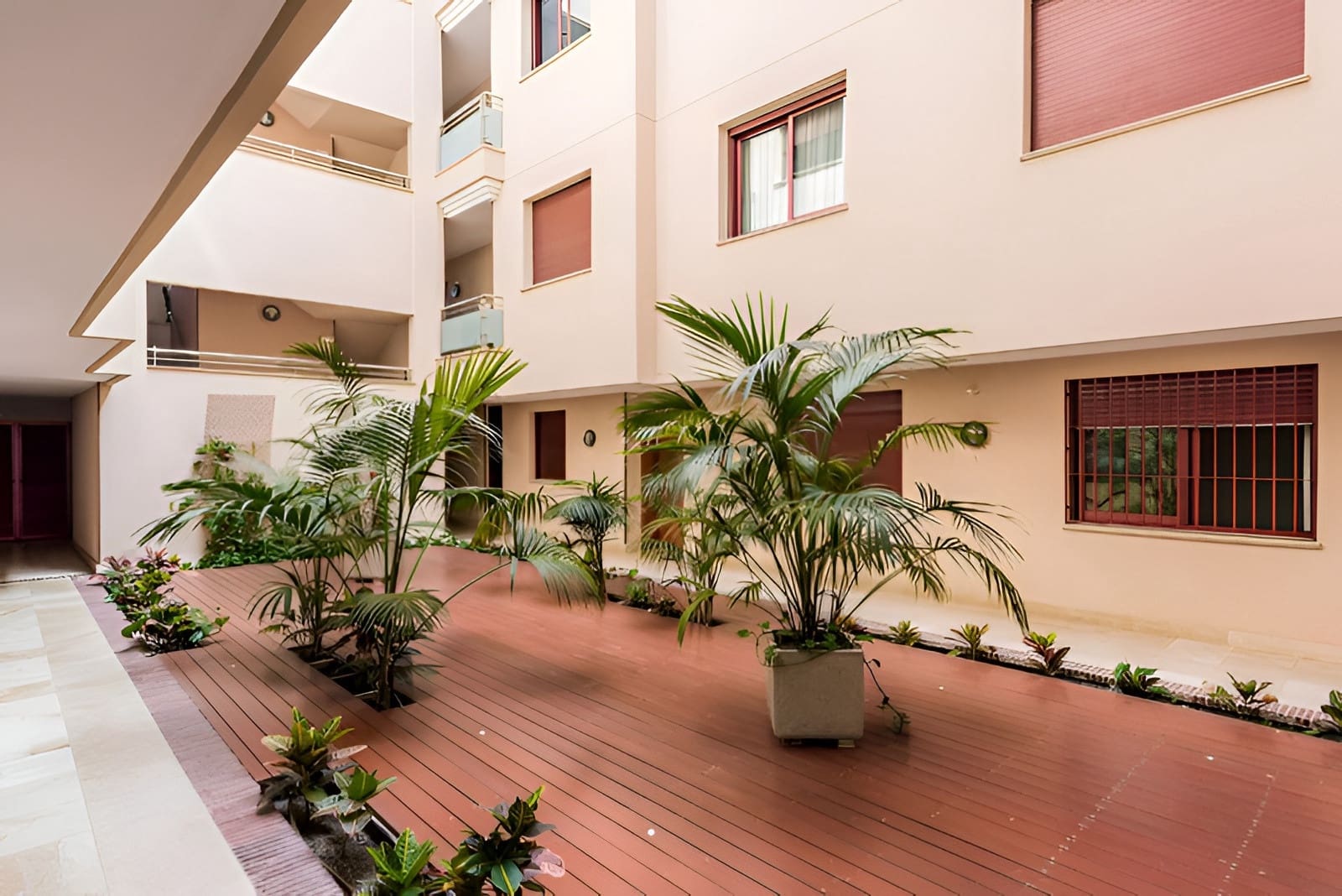 2 soveværelse Lejlighed til salg i Marbella med swimmingpool garage - € 949.000 (Ref: 9735328)