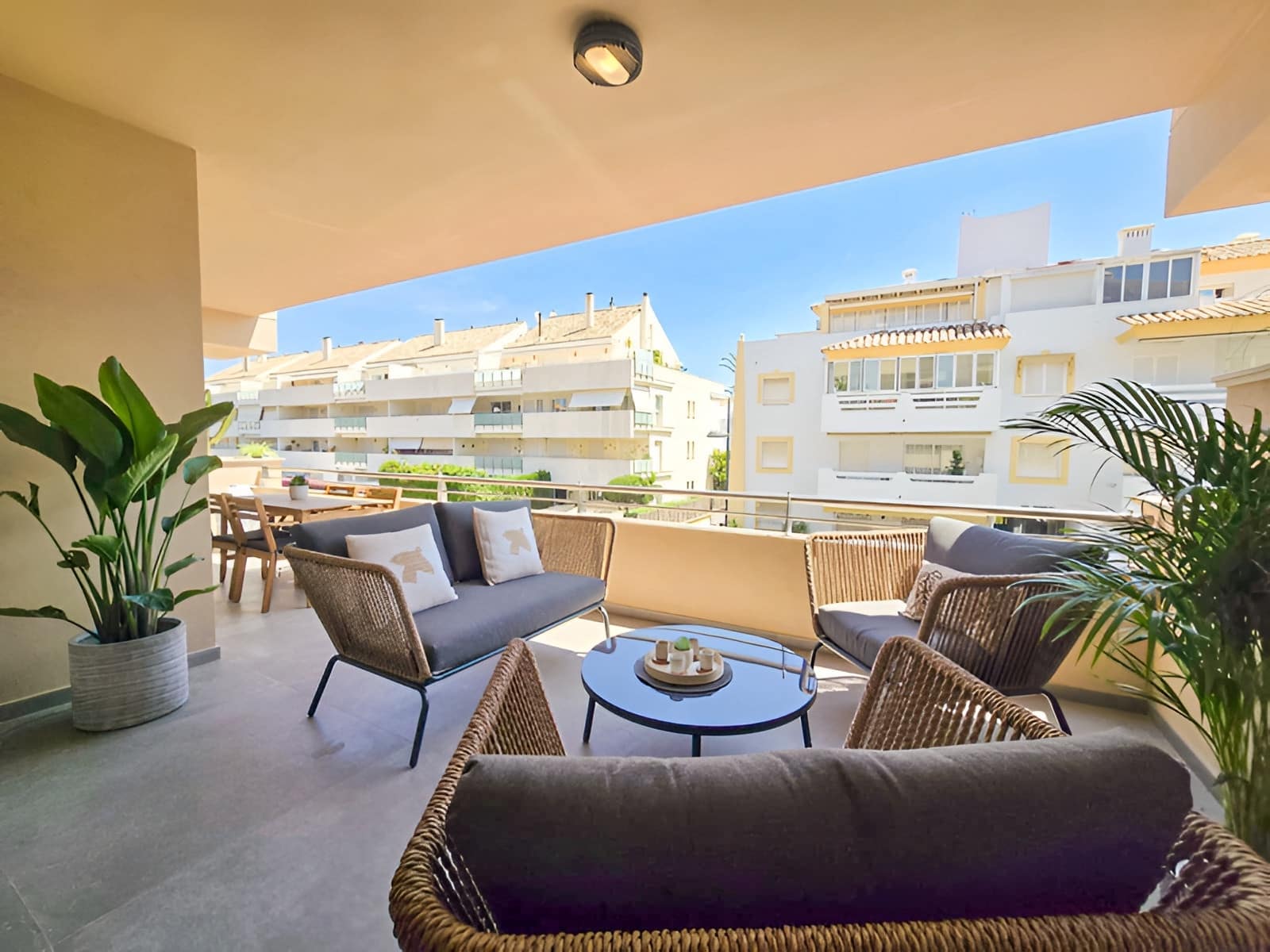 2 soveværelse Lejlighed til salg i Marbella med swimmingpool garage - € 949.000 (Ref: 9735328)