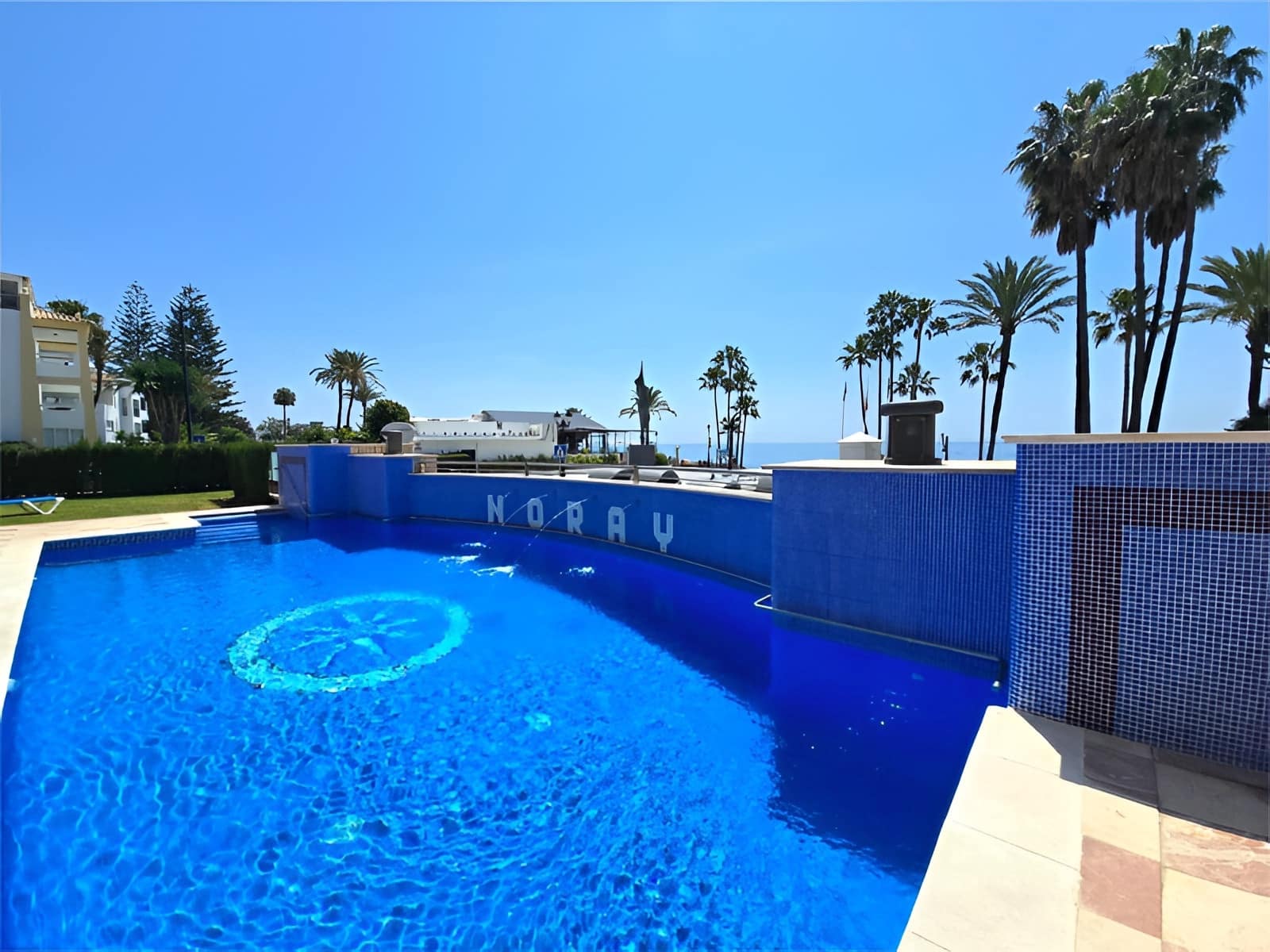 2 soveværelse Lejlighed til salg i Marbella med swimmingpool garage - € 949.000 (Ref: 9735328)
