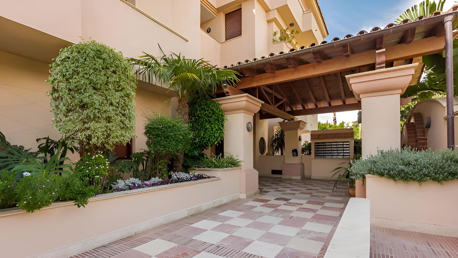 2 soveværelse Lejlighed til salg i Marbella med swimmingpool garage - € 949.000 (Ref: 9735328)