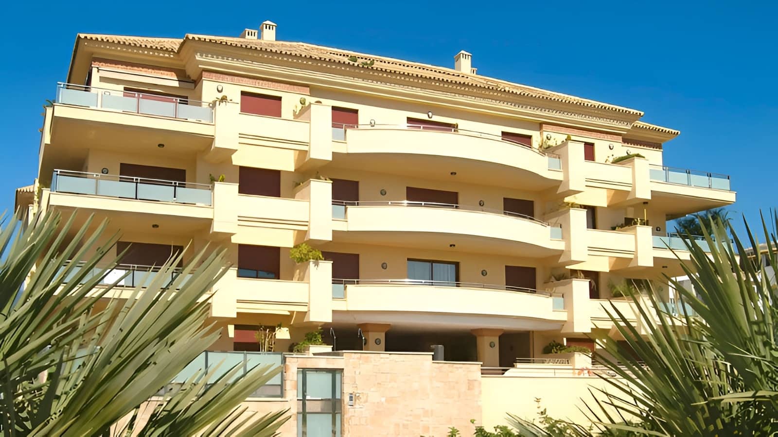 2 soveværelse Lejlighed til salg i Marbella med swimmingpool garage - € 949.000 (Ref: 9735328)