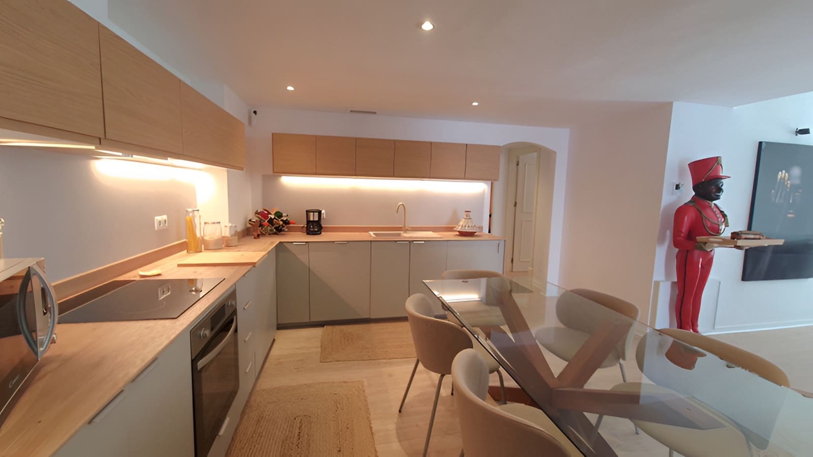 4 bedroom Apartment for sale in Nueva Andalucia with pool garage - € 770,000 (Ref: 9735329)