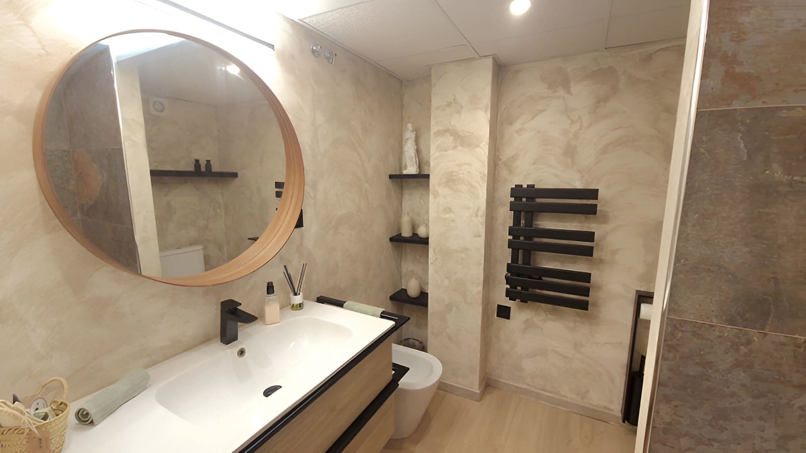 4 bedroom Apartment for sale in Nueva Andalucia with pool garage - € 770,000 (Ref: 9735329)