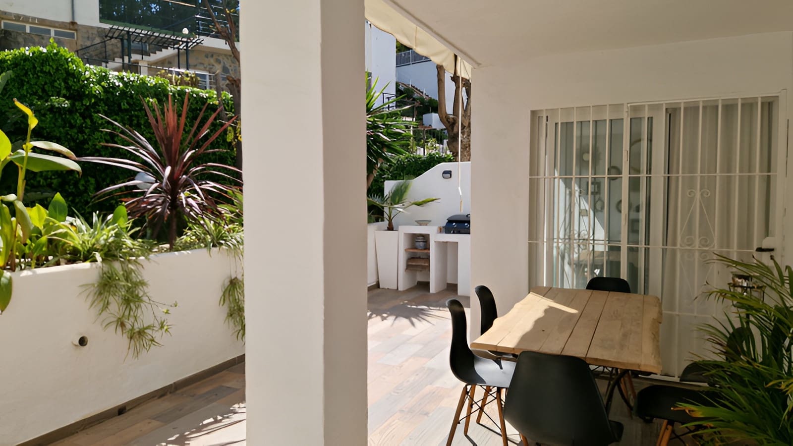 4 bedroom Apartment for sale in Nueva Andalucia with pool garage - € 770,000 (Ref: 9735329)