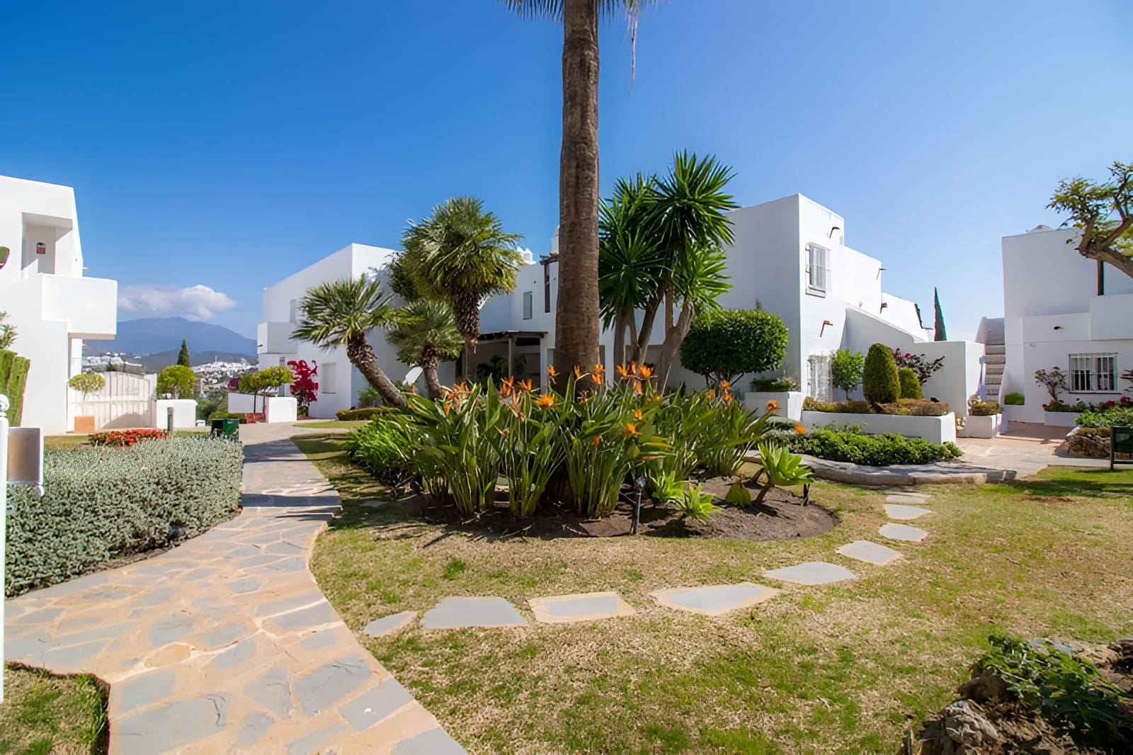 4 bedroom Apartment for sale in Nueva Andalucia with pool garage - € 770,000 (Ref: 9735329)