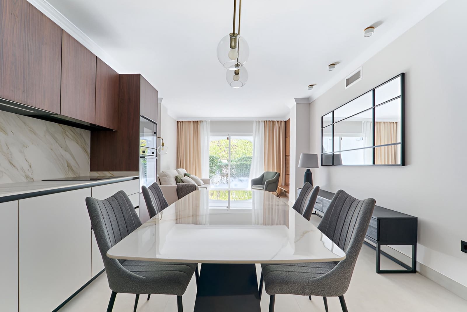 3 bedroom Apartment for sale in San Pedro de Alcantara with pool garage - € 745,000 (Ref: 9735331)