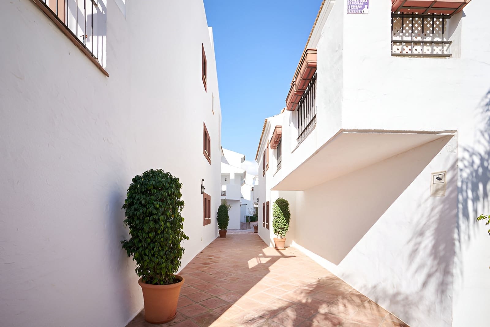 3 bedroom Apartment for sale in San Pedro de Alcantara with pool garage - € 745,000 (Ref: 9735331)