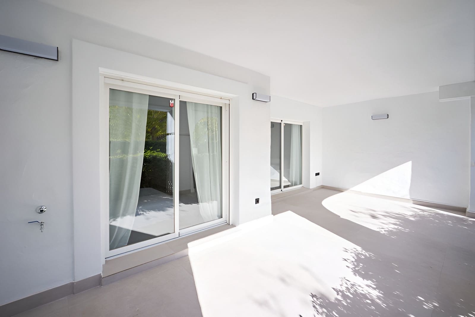 3 bedroom Apartment for sale in San Pedro de Alcantara with pool garage - € 745,000 (Ref: 9735331)