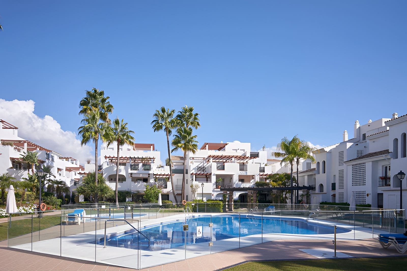 3 bedroom Apartment for sale in San Pedro de Alcantara with pool garage - € 745,000 (Ref: 9735331)