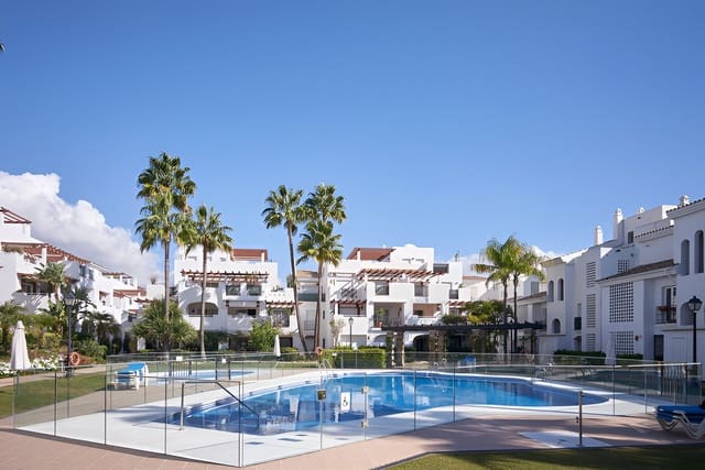 3 makuuhuone Huoneisto myytävänä paikassa San Pedro de Alcantara, Marbella mukana uima-altaan 
autotalli - 745 000 € (Ref: 9735331)