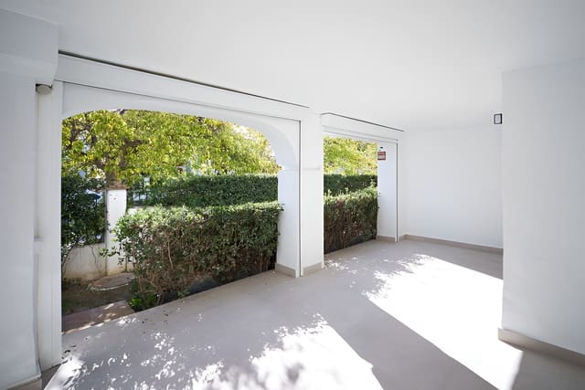 3 makuuhuone Huoneisto myytävänä paikassa San Pedro de Alcantara, Marbella mukana uima-altaan 
autotalli - 745 000 € (Ref: 9735331)