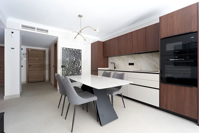 3 makuuhuone Huoneisto myytävänä paikassa San Pedro de Alcantara, Marbella mukana uima-altaan 
autotalli - 745 000 € (Ref: 9735331)