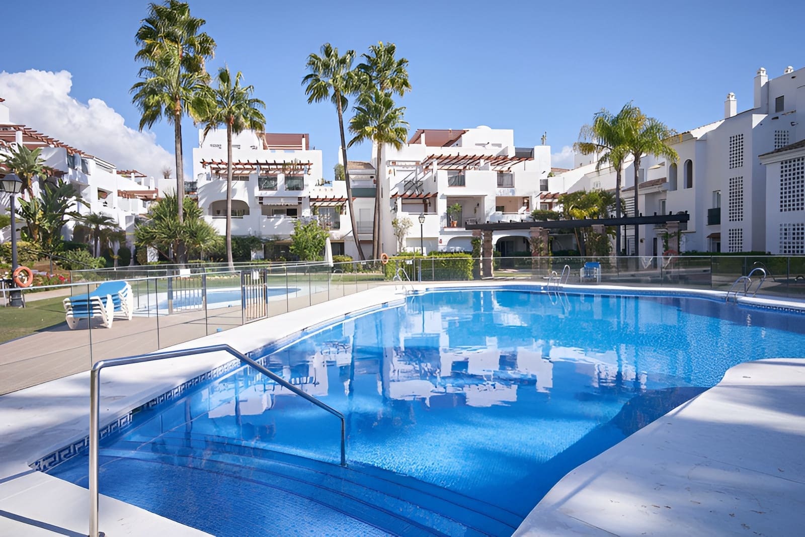 3 bedroom Apartment for sale in San Pedro de Alcantara with pool garage - € 745,000 (Ref: 9735331)