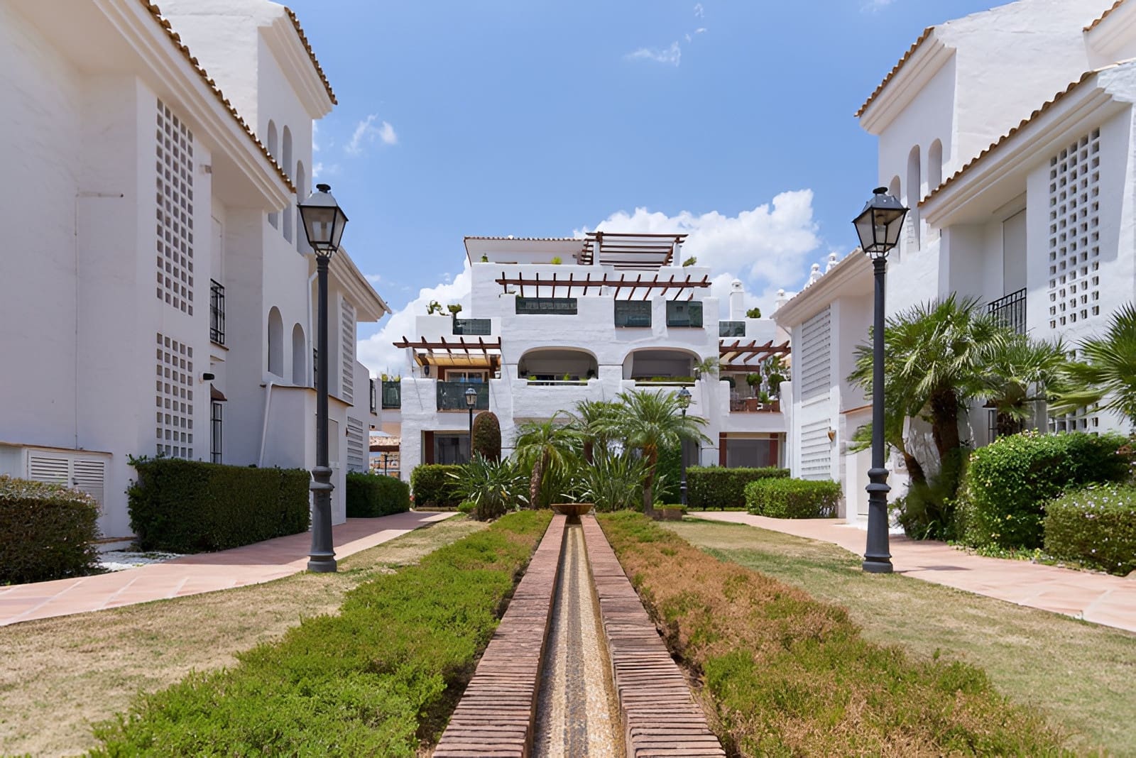 3 bedroom Apartment for sale in San Pedro de Alcantara with pool garage - € 745,000 (Ref: 9735331)