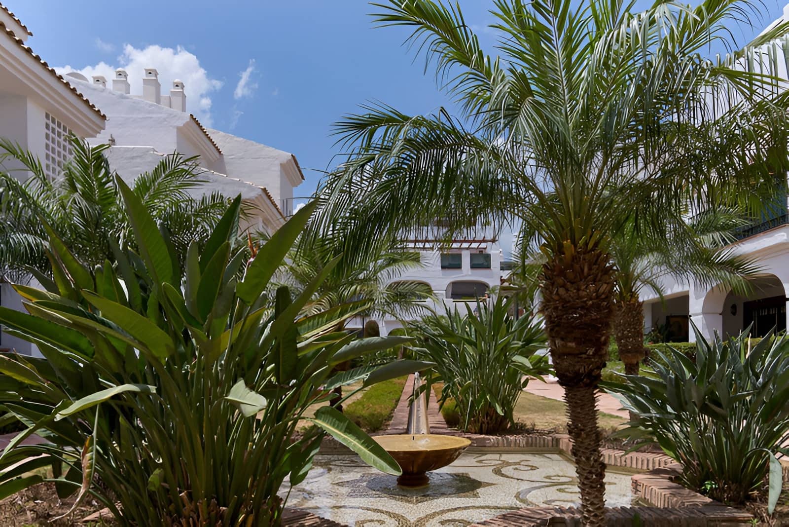 3 bedroom Apartment for sale in San Pedro de Alcantara with pool garage - € 745,000 (Ref: 9735331)