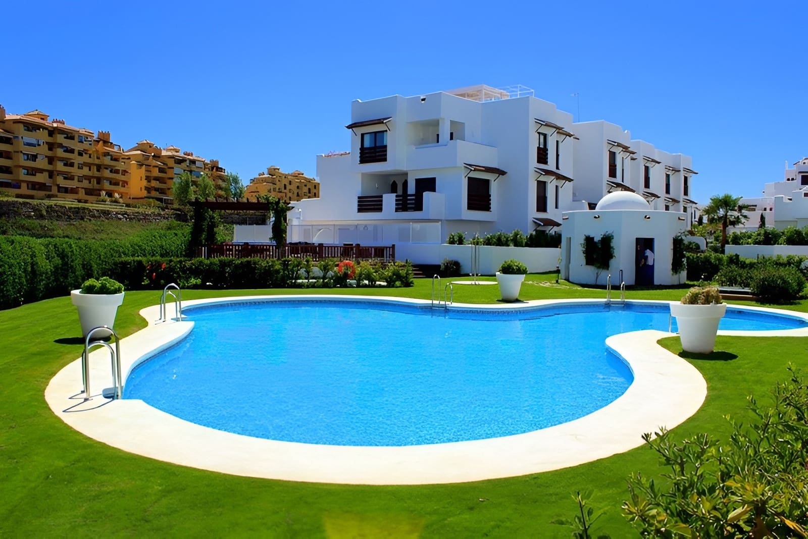 2 bedroom Apartment for sale in New Golden Mile with pool garage - € 370,000 (Ref: 9738344)