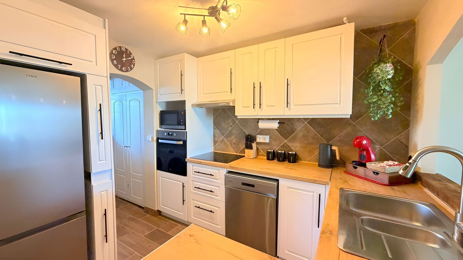 2 bedroom Apartment for sale in La Duquesa / Puerto de la Duquesa with pool garage - € 369,000 (Ref: 9738345)