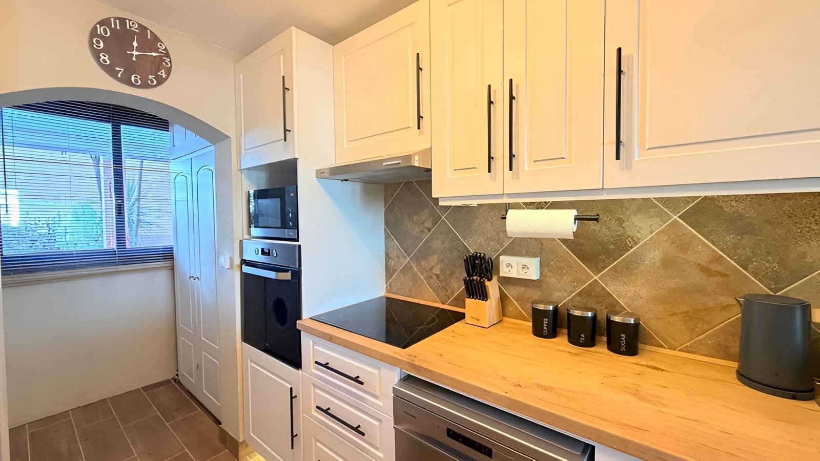 2 bedroom Apartment for sale in La Duquesa / Puerto de la Duquesa with pool garage - € 369,000 (Ref: 9738345)