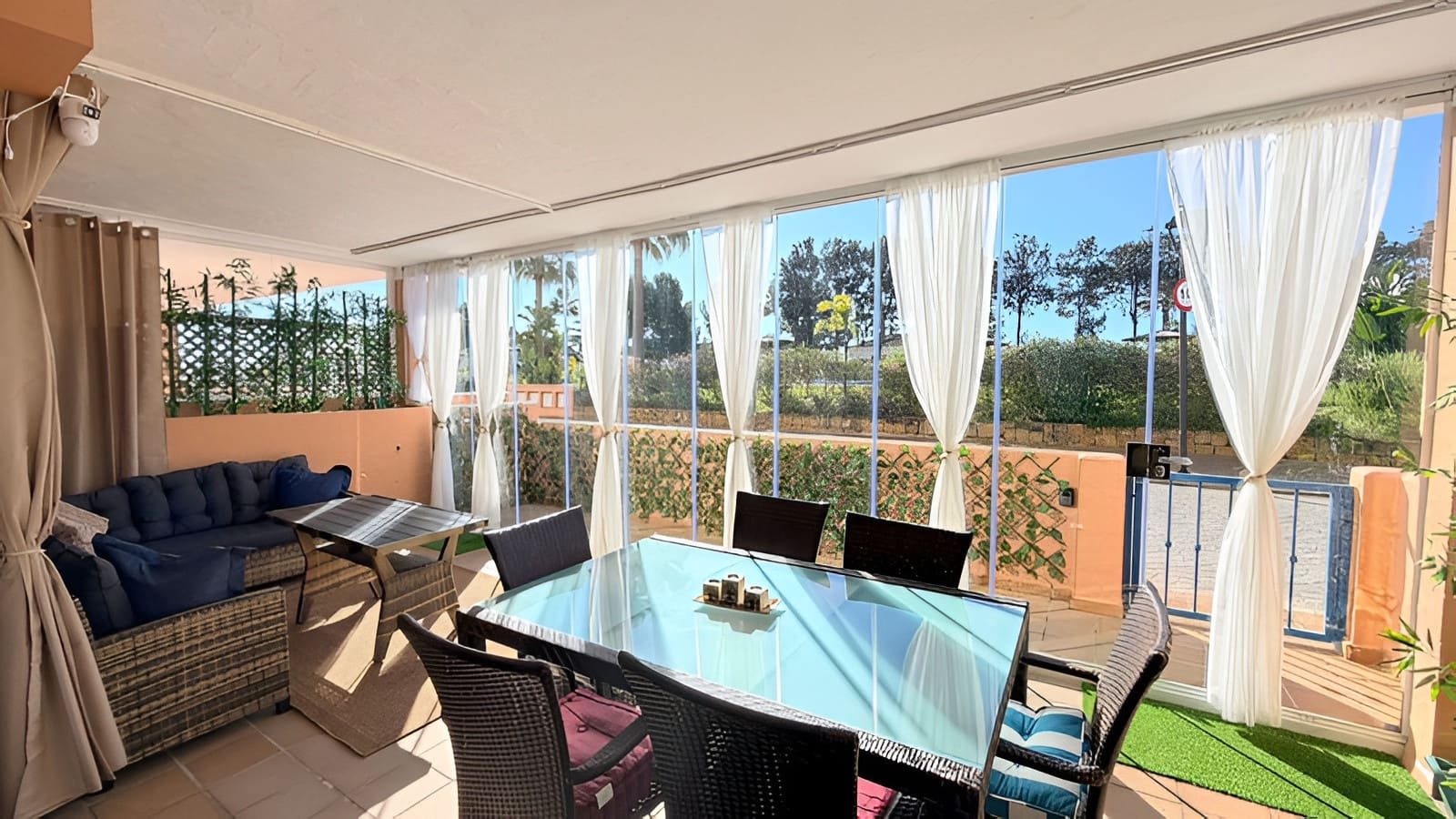 2 bedroom Apartment for sale in La Duquesa / Puerto de la Duquesa with pool garage - € 369,000 (Ref: 9738345)