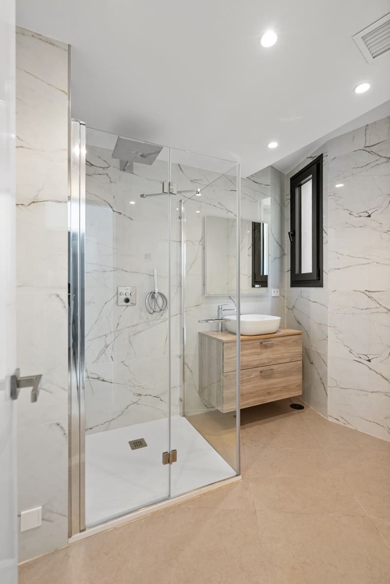 4 bedroom Villa for sale in New Golden Mile with pool garage - € 2,400,000 (Ref: 9747722)