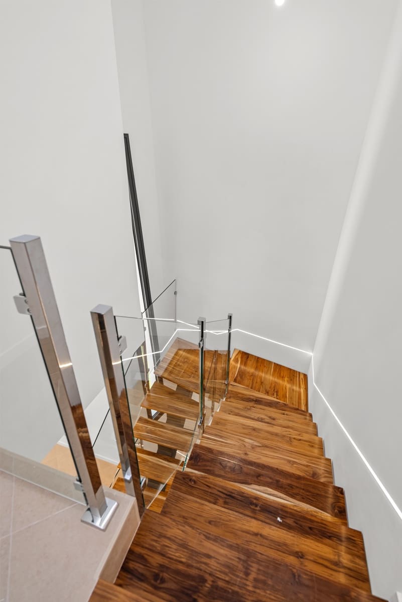 4 bedroom Villa for sale in New Golden Mile with pool garage - € 2,400,000 (Ref: 9747722)