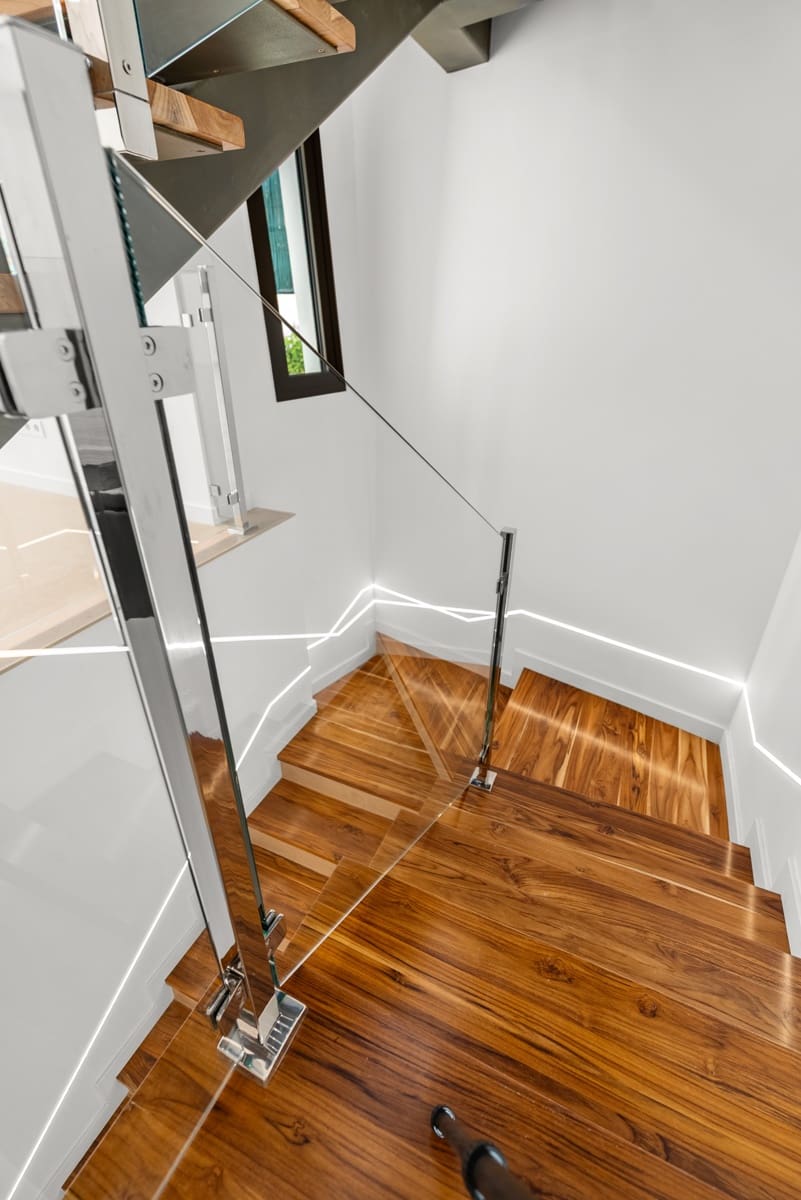 4 bedroom Villa for sale in New Golden Mile with pool garage - € 2,400,000 (Ref: 9747722)