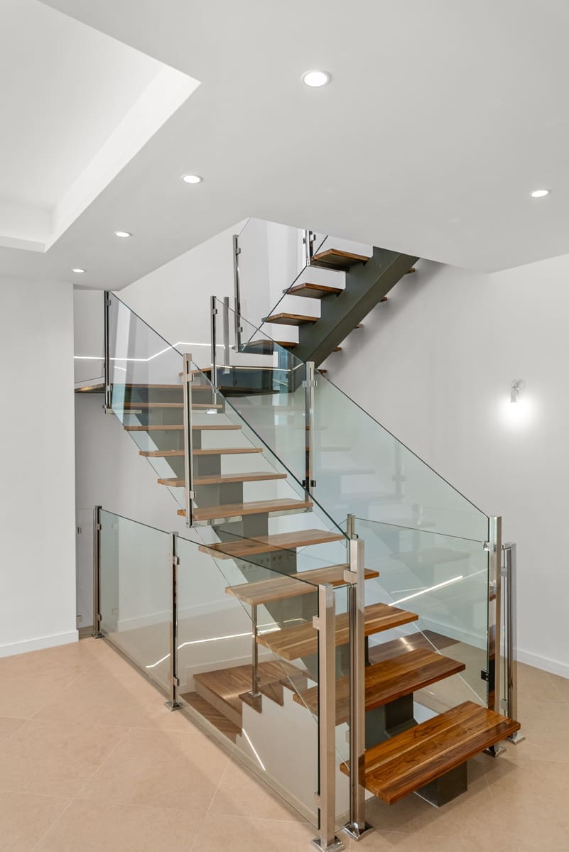 4 bedroom Villa for sale in New Golden Mile with pool garage - € 2,400,000 (Ref: 9747722)