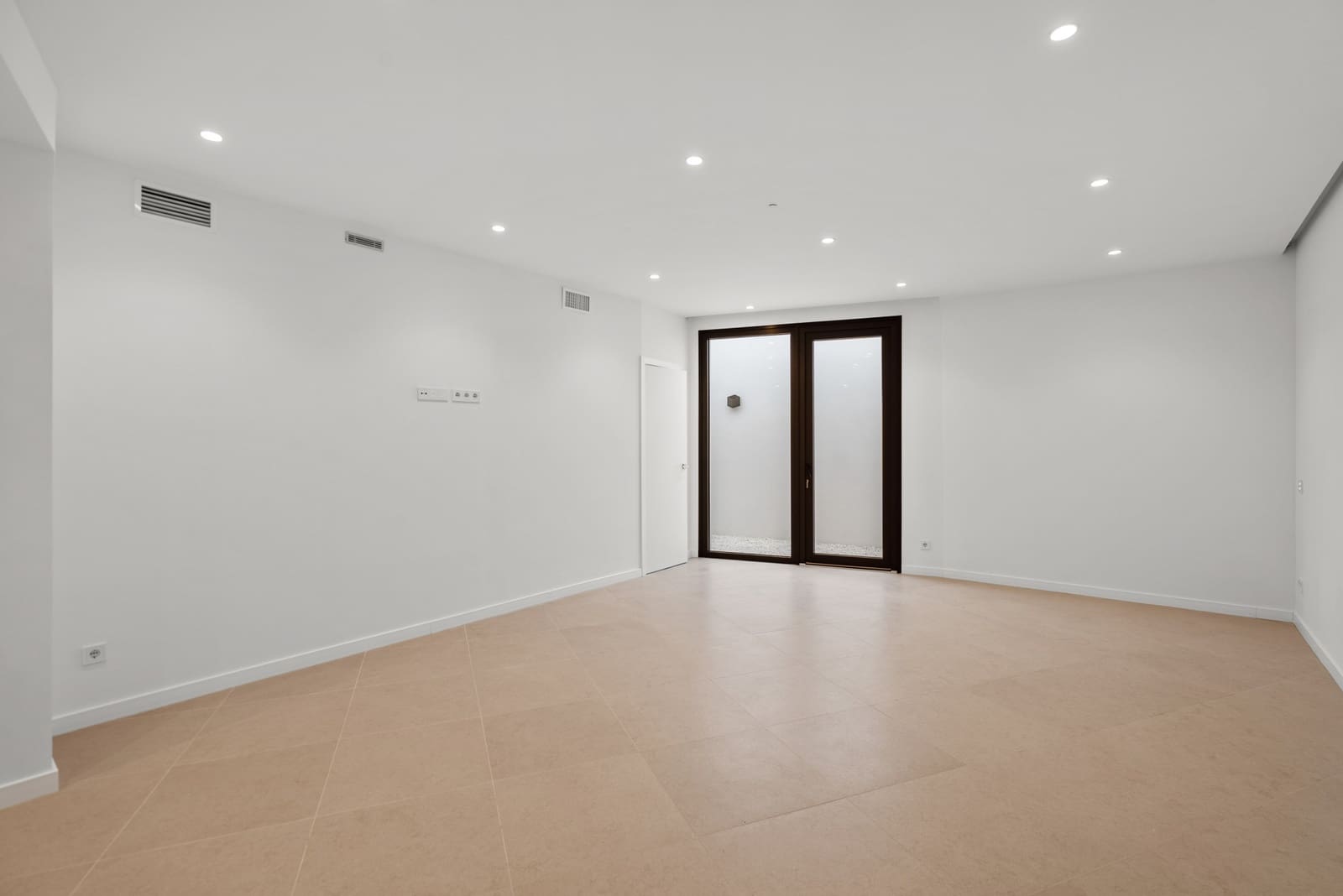 4 bedroom Villa for sale in New Golden Mile with pool garage - € 2,400,000 (Ref: 9747722)