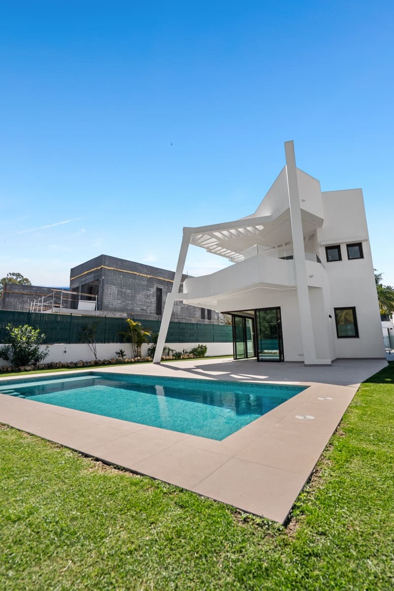 4 bedroom Villa for sale in New Golden Mile with pool garage - € 2,400,000 (Ref: 9747722)