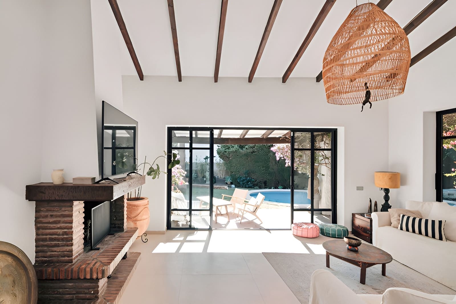 4 bedroom Villa for sale in Estepona with pool garage - € 1,500,000 (Ref: 9788212)