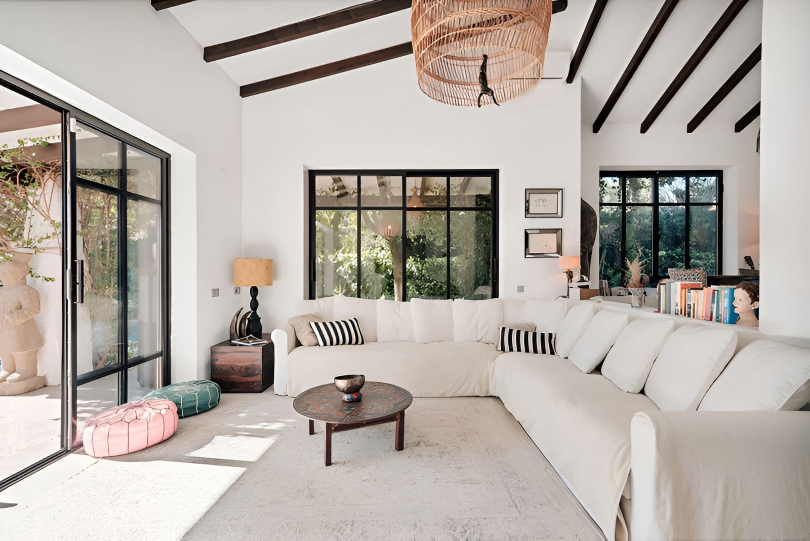 4 bedroom Villa for sale in Estepona with pool garage - € 1,500,000 (Ref: 9788212)