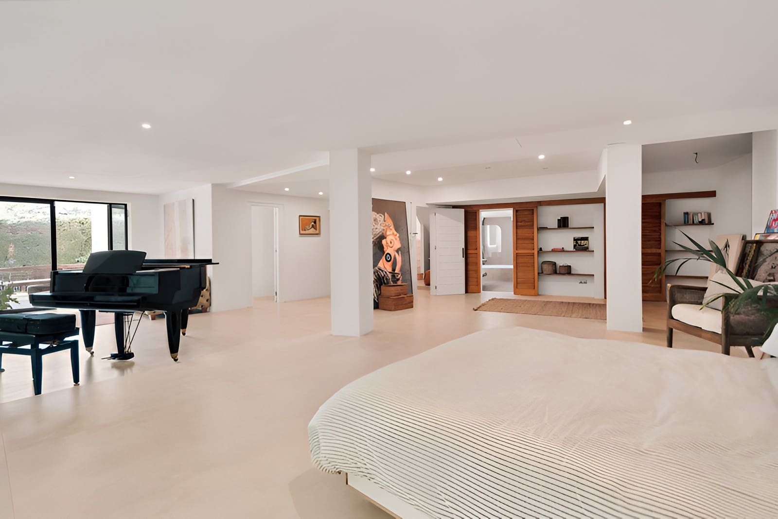 4 bedroom Villa for sale in Estepona with pool garage - € 1,500,000 (Ref: 9788212)