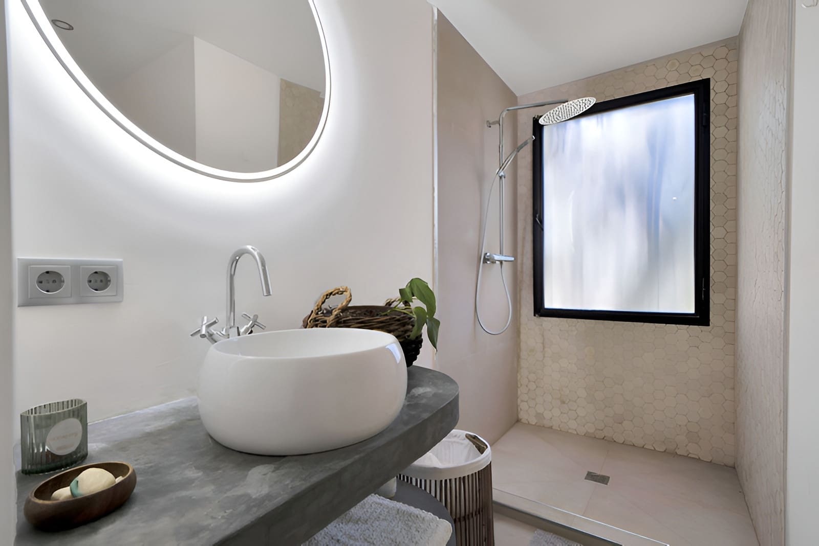 4 bedroom Villa for sale in Estepona with pool garage - € 1,500,000 (Ref: 9788212)