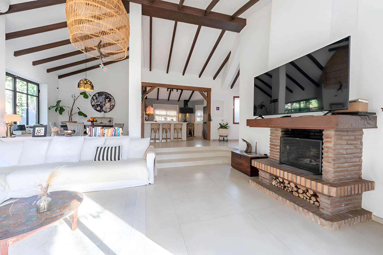 4 bedroom Villa for sale in Estepona with pool garage - € 1,500,000 (Ref: 9788212)