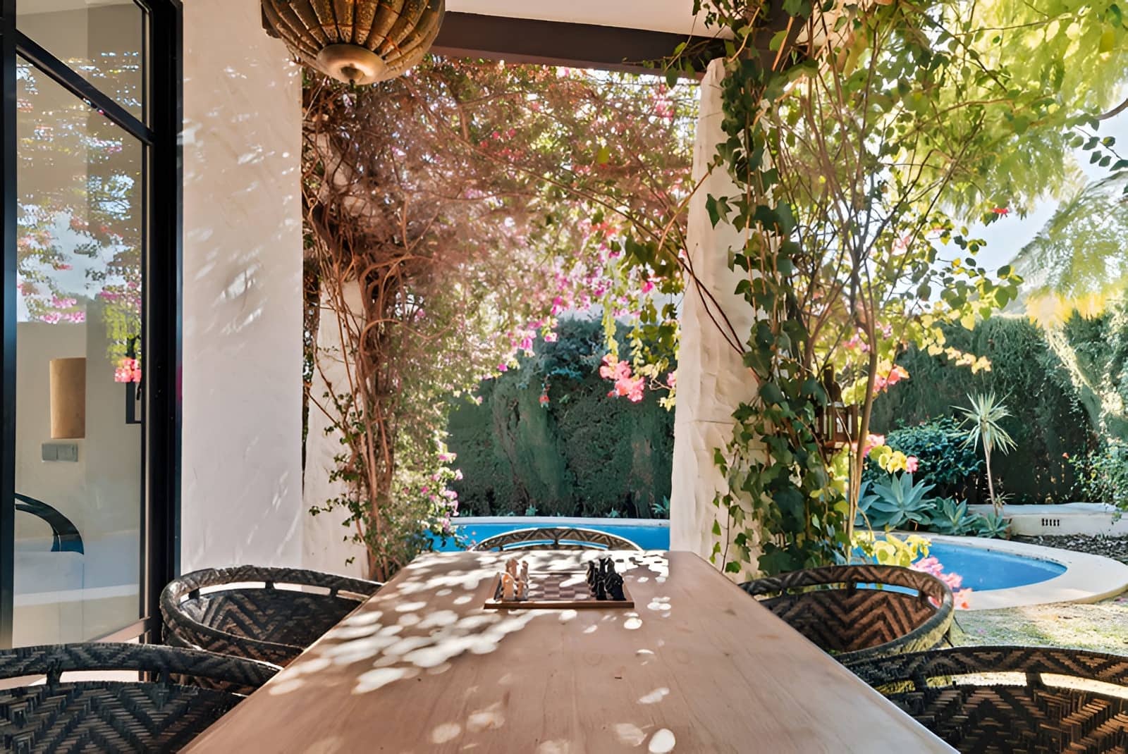 4 bedroom Villa for sale in Estepona with pool garage - € 1,500,000 (Ref: 9788212)